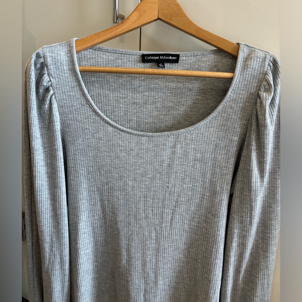 Grey stretch scoop neck with puff sleeves